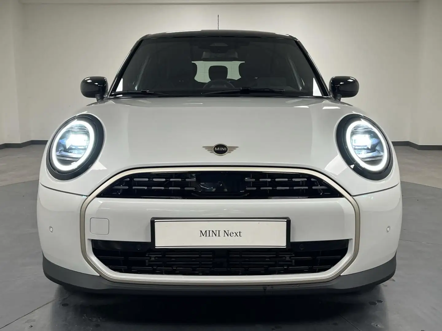 2026 MINI Cooper, 6 000 km, Francúzsko — foto 2 z 12