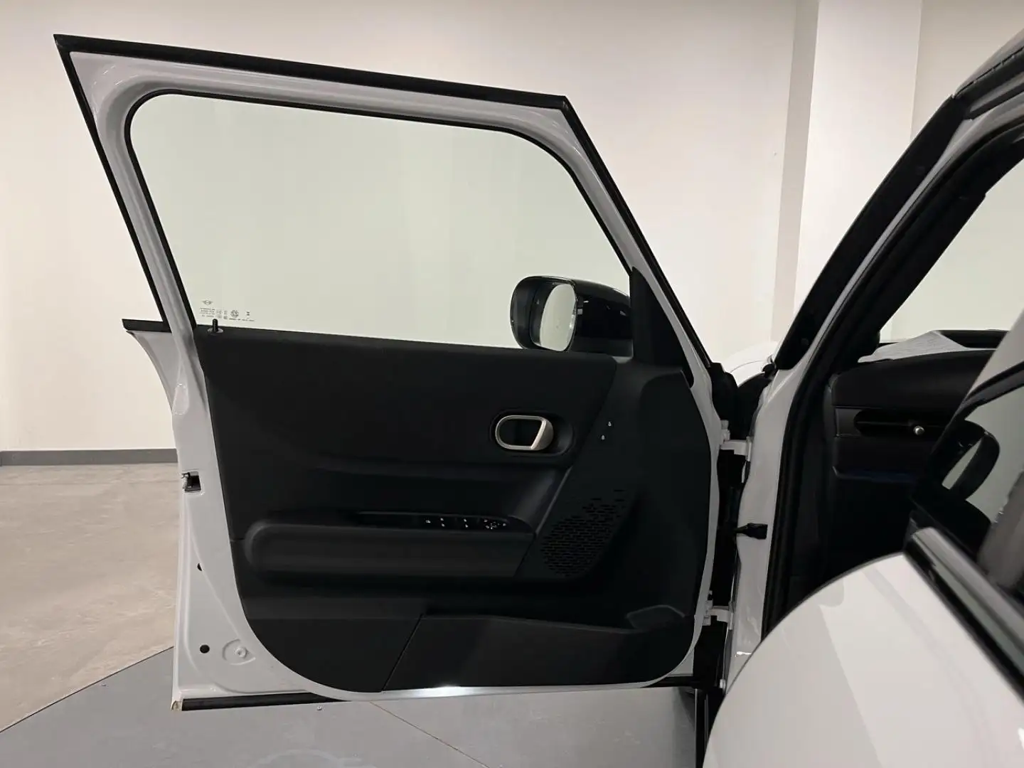 2026 MINI Cooper, 6 000 km, Francúzsko — foto 7 z 12