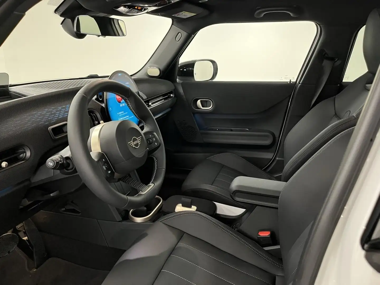2026 MINI Cooper, 6 000 km, Francúzsko — foto 8 z 12