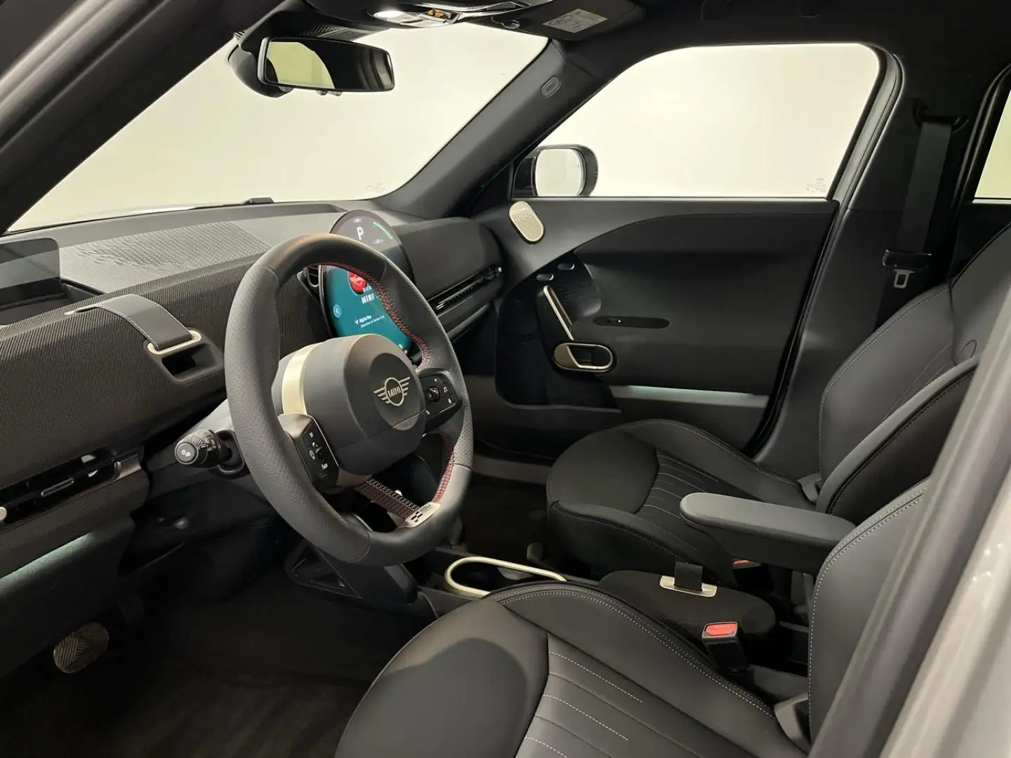 2026 MINI Aceman, 6 000 km, Francúzsko — foto 9 z 12