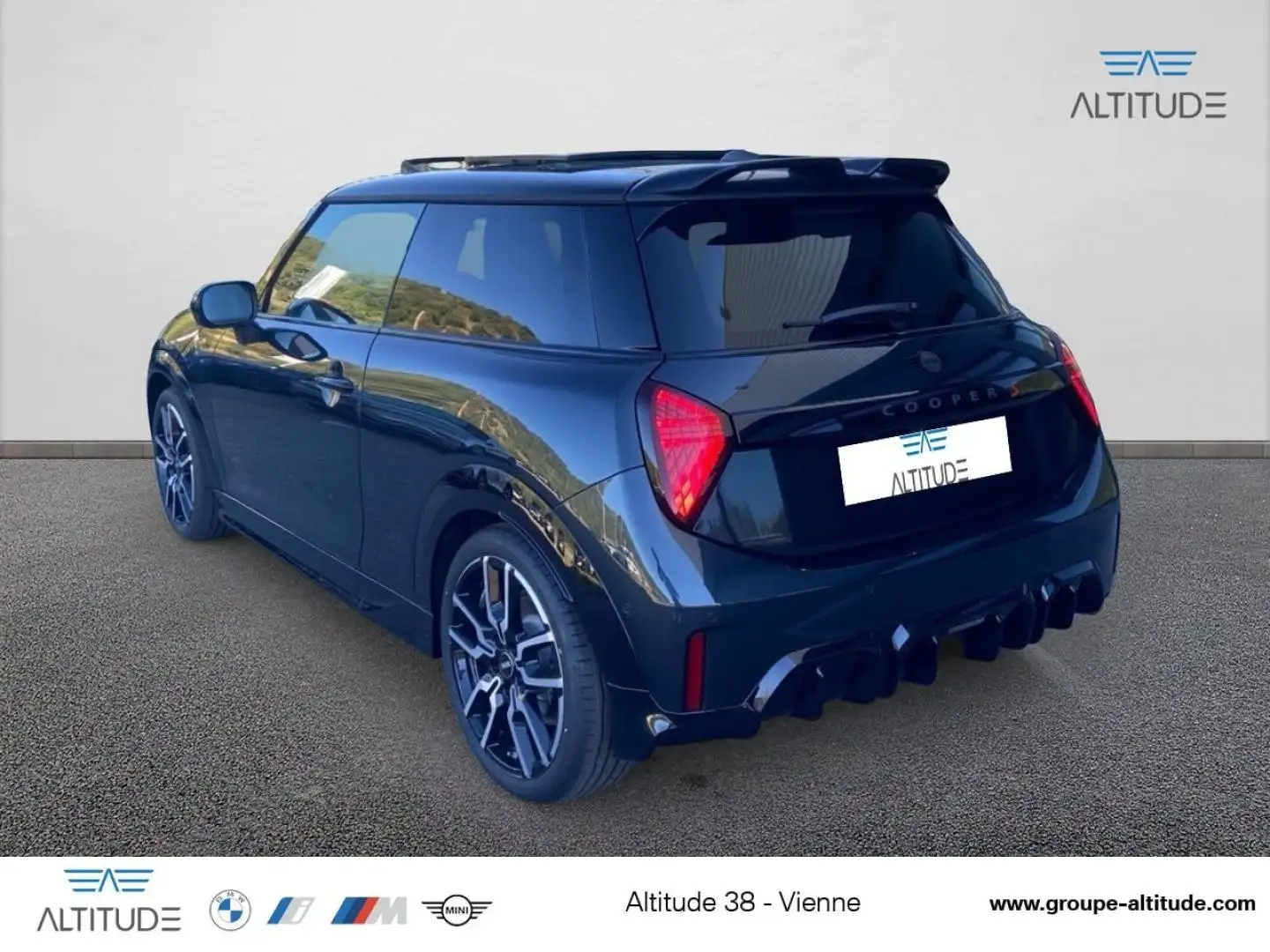 2026 MINI Cooper, 5 000 km, Francúzsko — foto 2 z 12