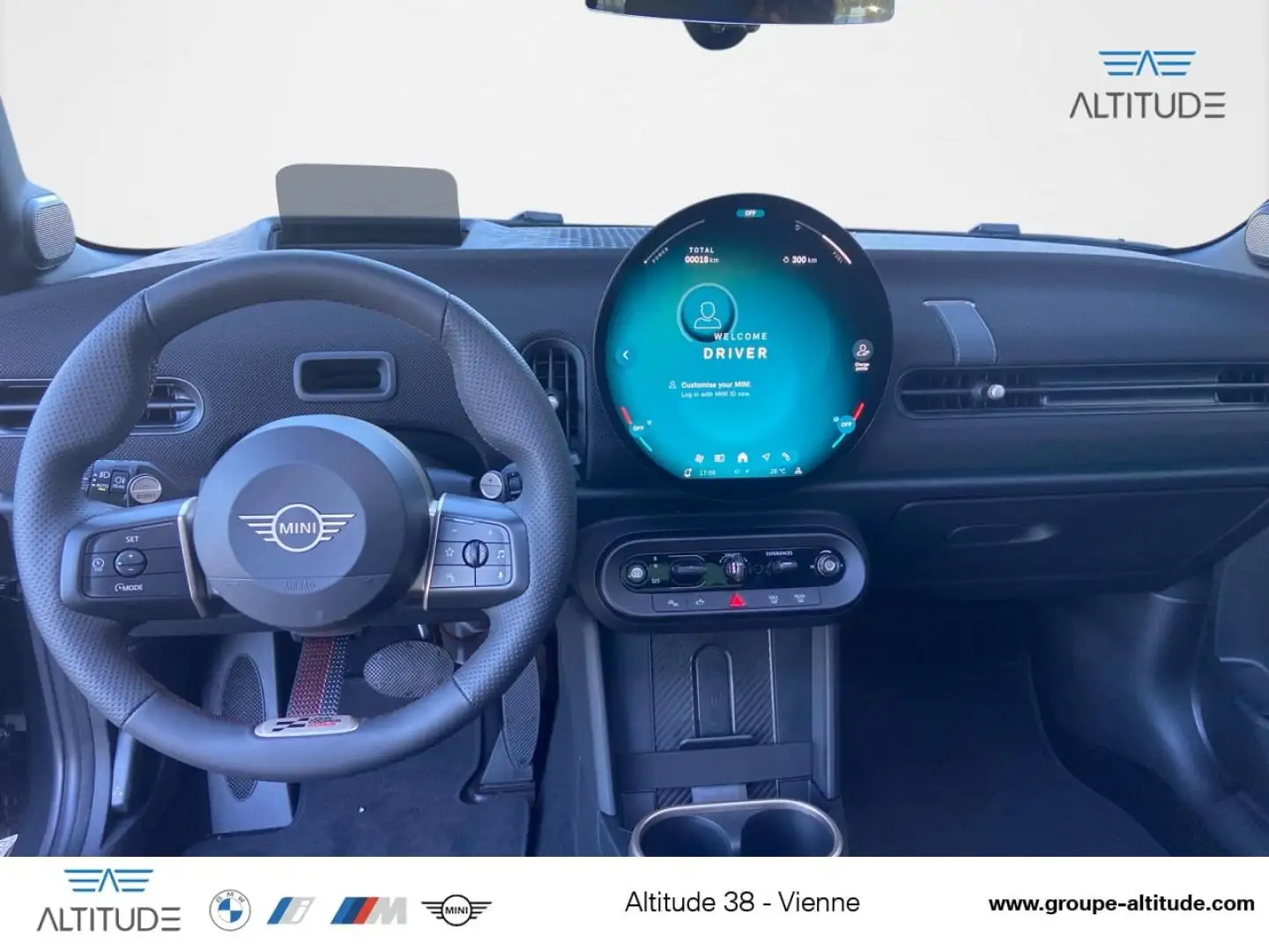 2026 MINI Cooper, 5 000 km, Francúzsko — foto 4 z 12