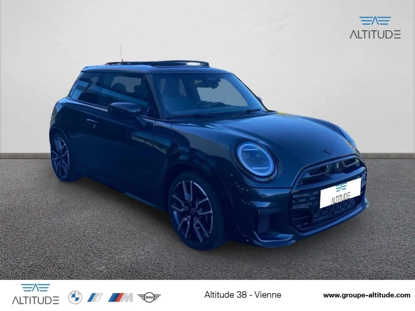 2026 MINI Cooper, 5 000 km, Francúzsko — foto 6 z 12