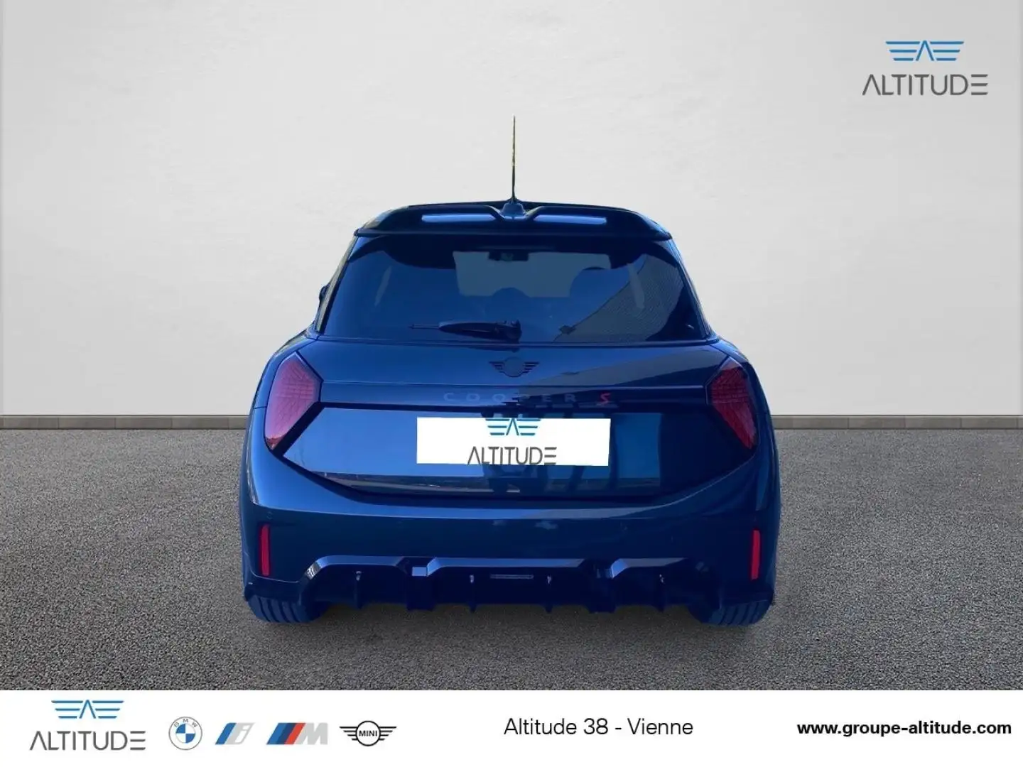 2026 MINI Cooper, 5 000 km, Francúzsko — foto 9 z 12
