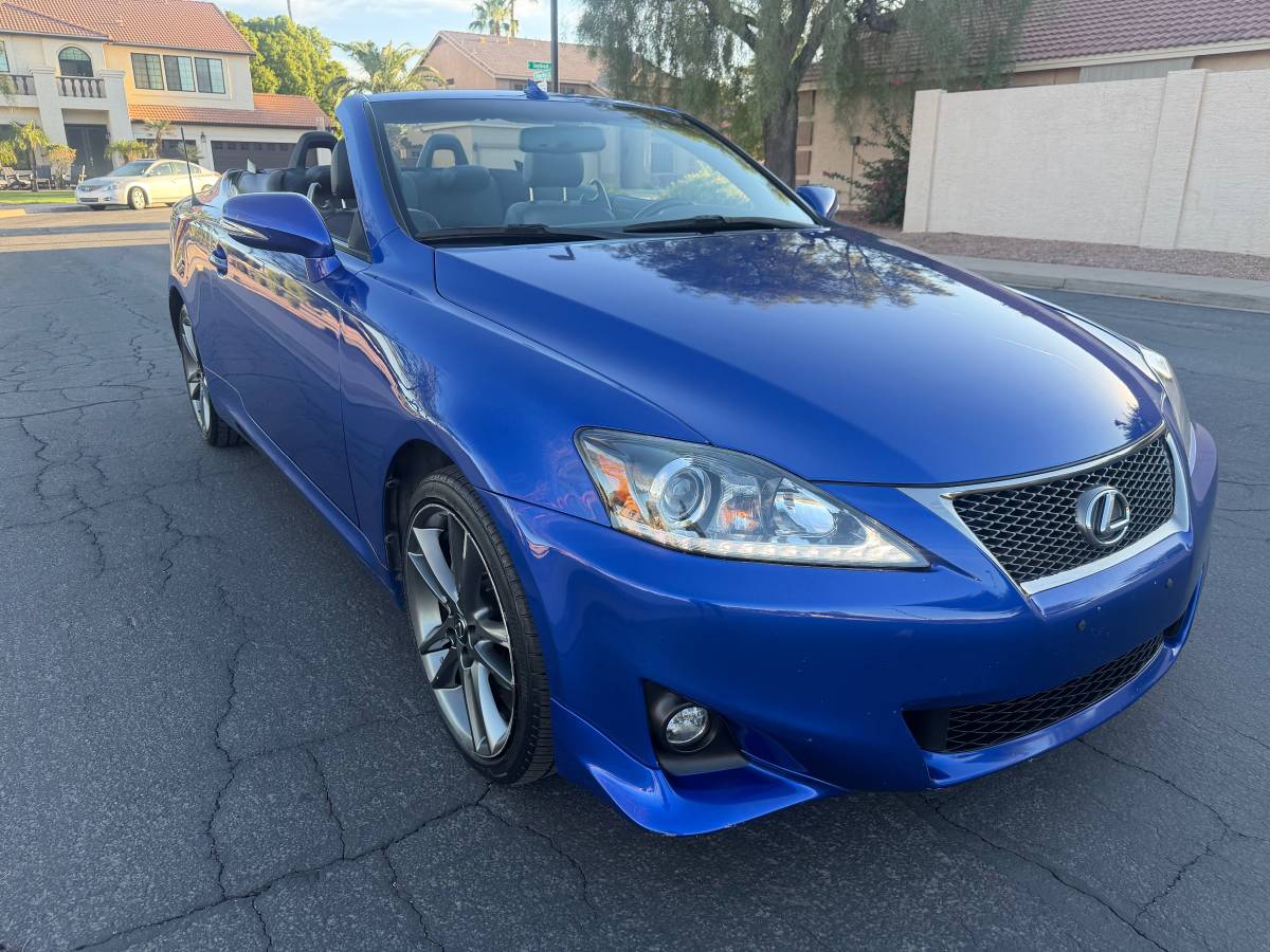 2015 Lexus, dovoz USA — foto 2 z 12