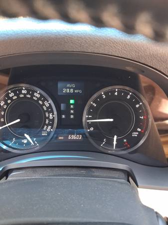 2010 Lexus, dovoz USA — foto 2 z 4