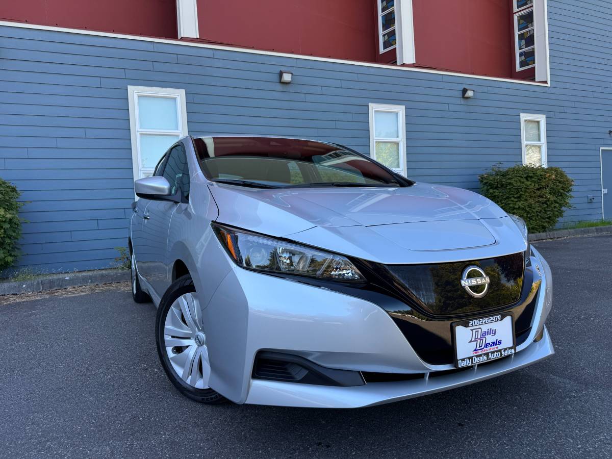 2025 Nissan, dovoz USA — foto 1