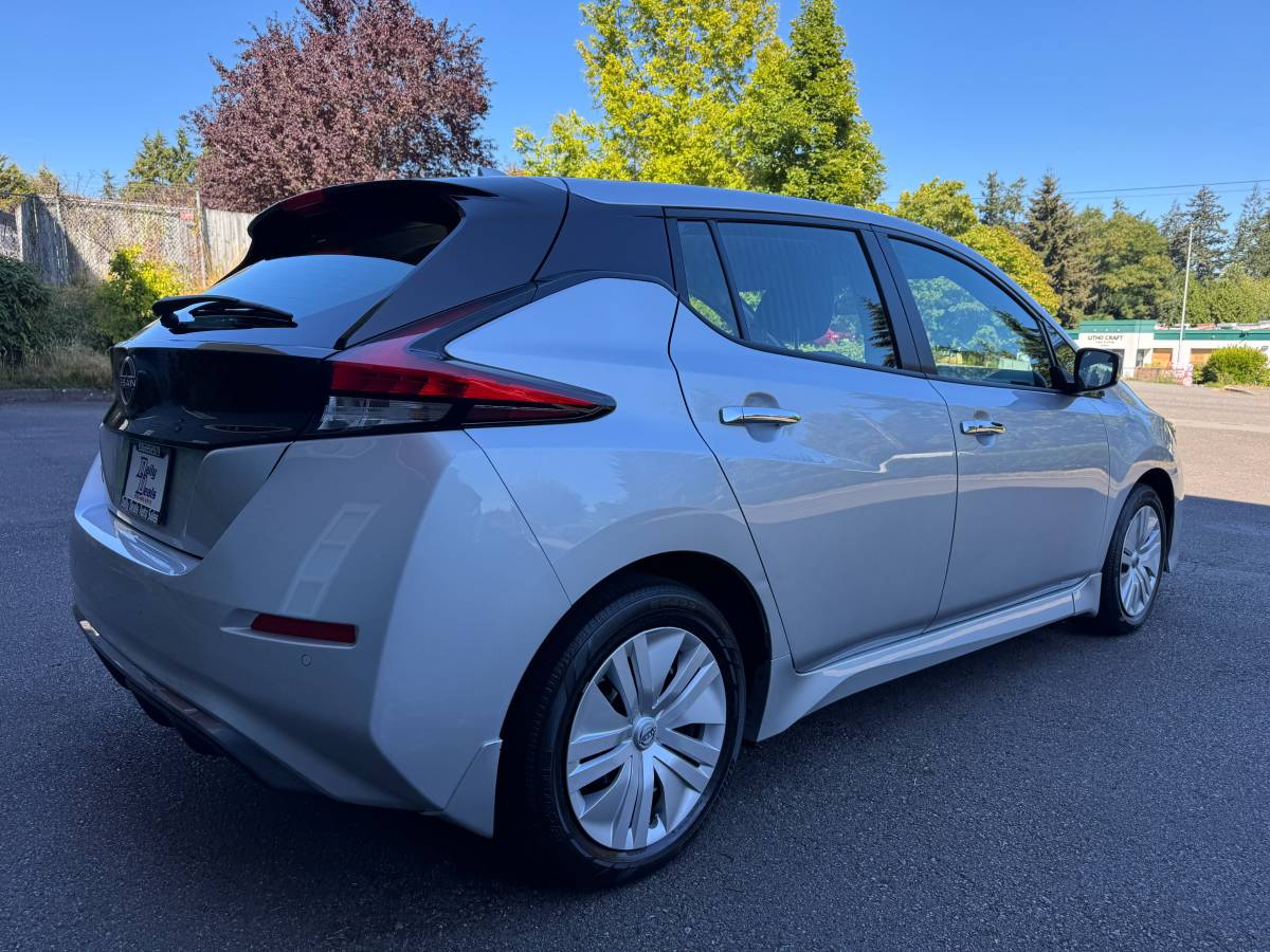 2025 Nissan, dovoz USA — foto 3 z 11