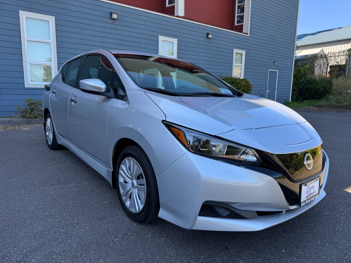 2025 Nissan, dovoz USA — foto 4 z 11