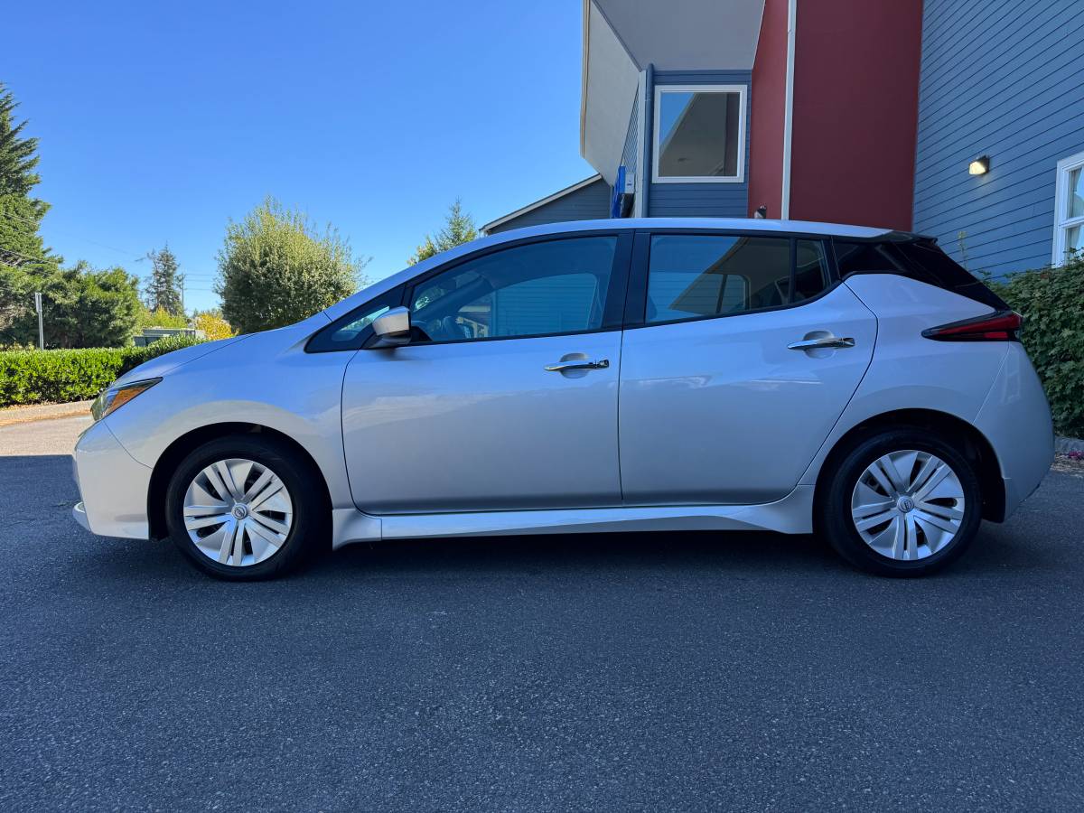 2025 Nissan, dovoz USA — foto 5 z 11