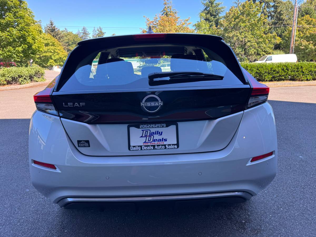 2025 Nissan, dovoz USA — foto 7 z 11