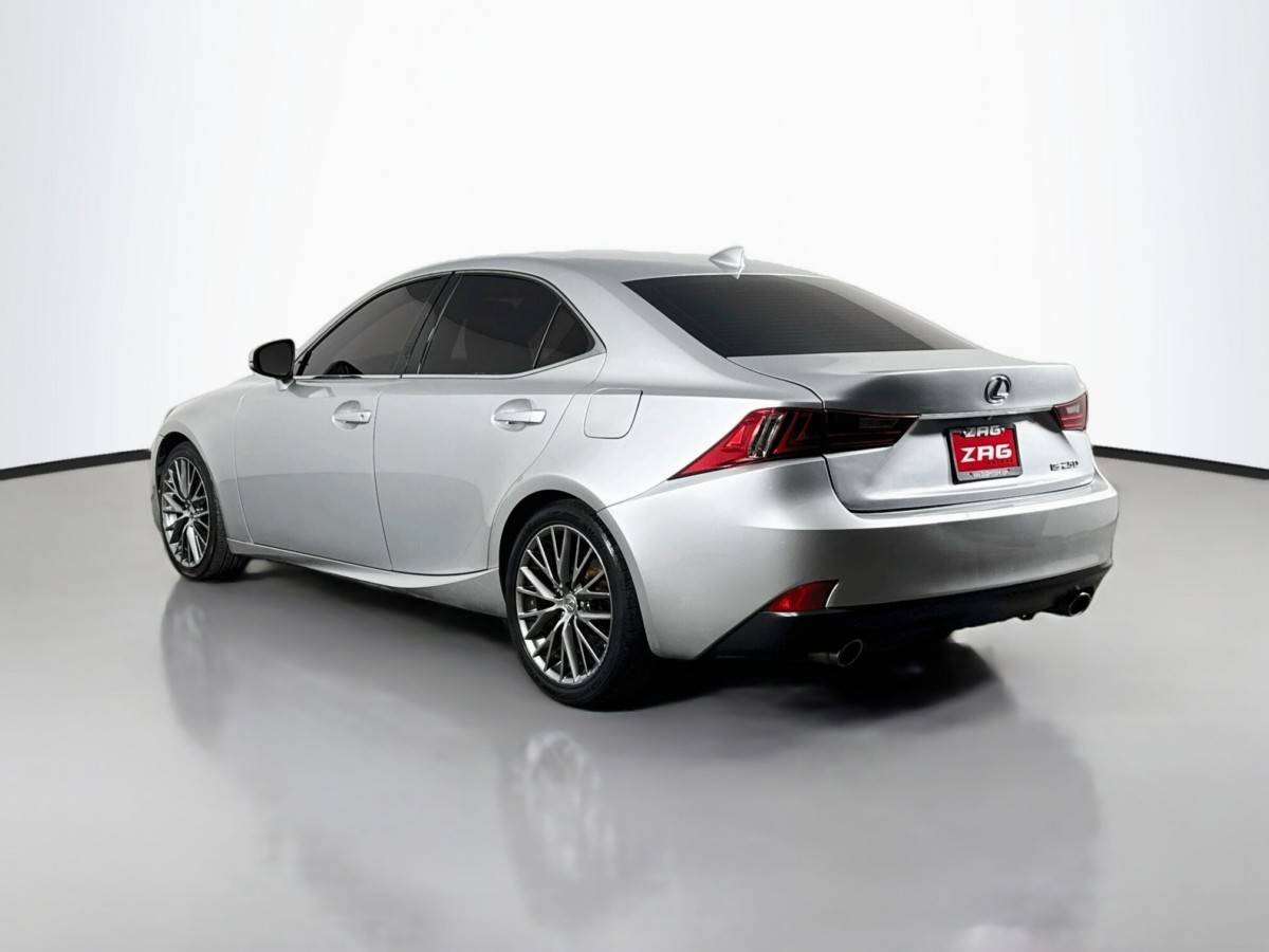 2015 Lexus, dovoz USA — foto 3 z 12