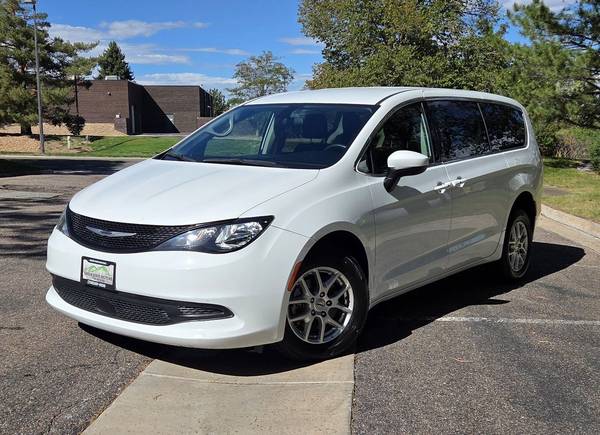 2022 Chrysler, dovoz USA — foto 10 z 12