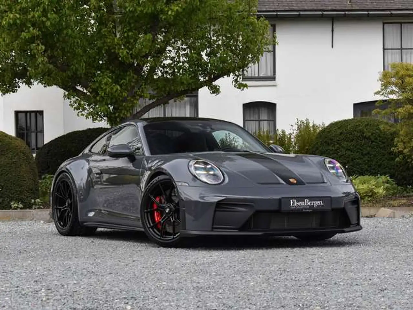 2026 Porsche 911, sivá, 950 km, Francúzsko — foto 1