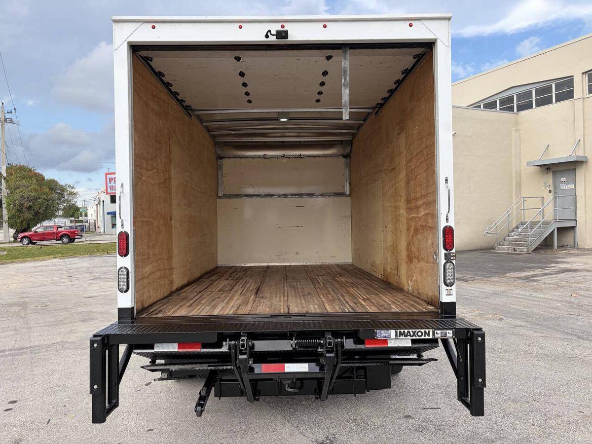 2021 Ford, dovoz USA — foto 10 z 12
