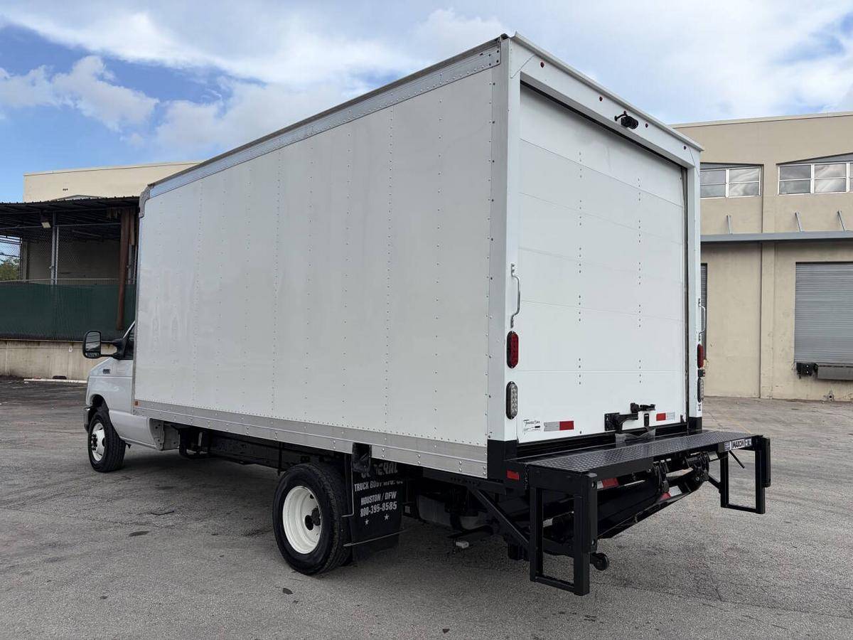 2021 Ford, dovoz USA — foto 3 z 12