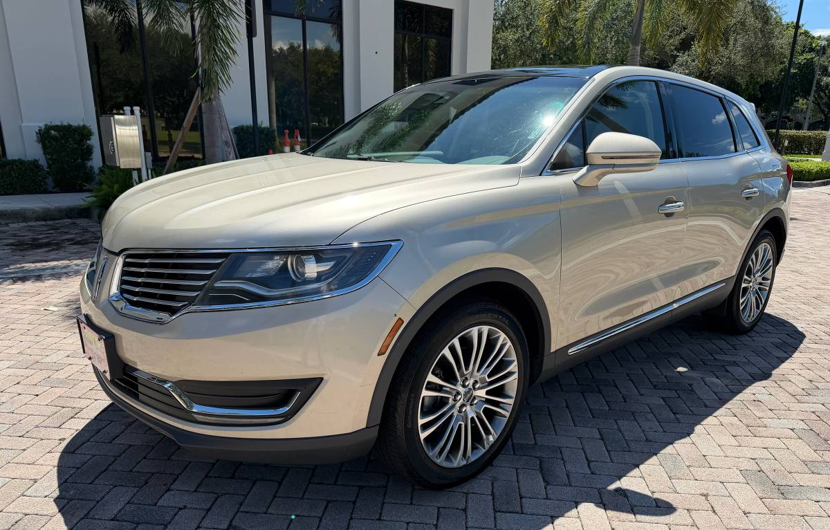 2017 Lincoln, dovoz USA — foto 3 z 12