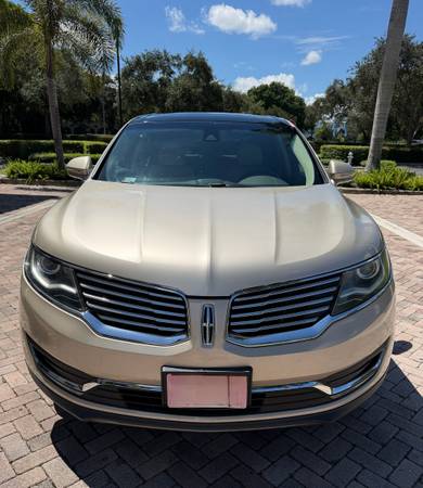 2017 Lincoln, dovoz USA — foto 6 z 12