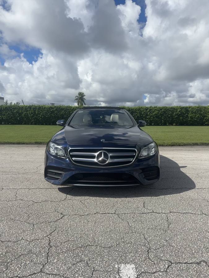 2018 Mercedes-Benz, modrá, dovoz USA — foto 3 z 9