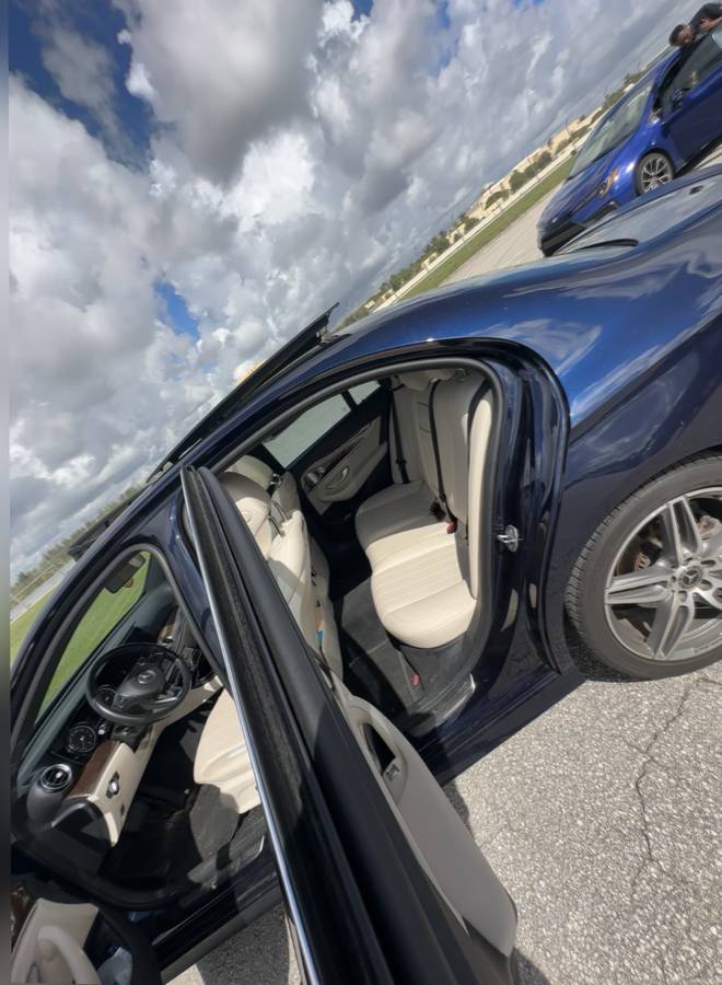 2018 Mercedes-Benz, modrá, dovoz USA — foto 6 z 9