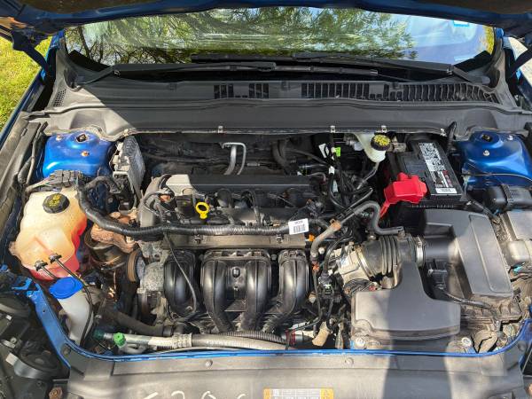 2017 Ford, dovoz USA — foto 8 z 12
