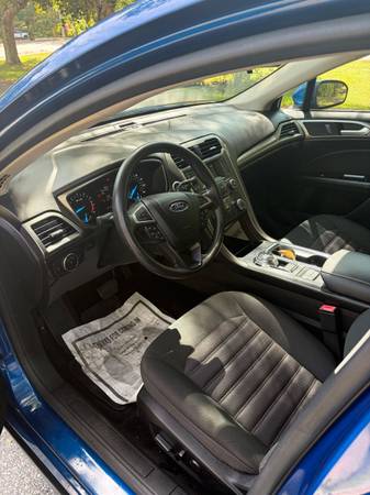 2017 Ford, dovoz USA — foto 9 z 12