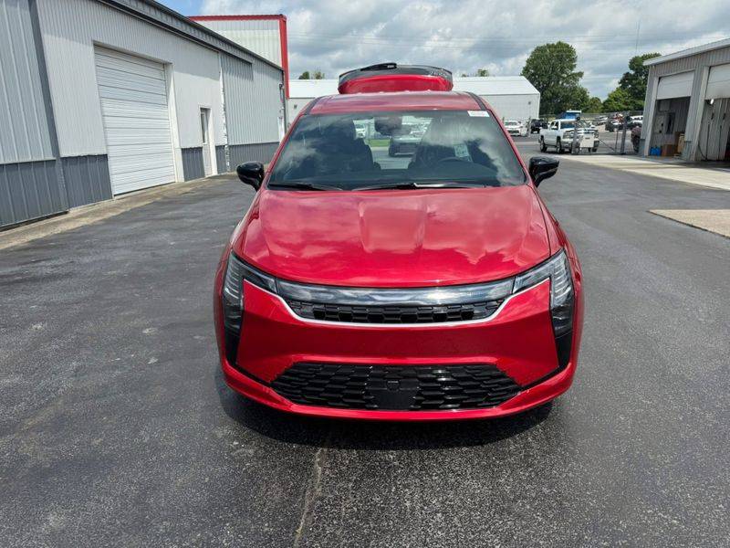 2027 Chrysler, dovoz USA — foto 4 z 10