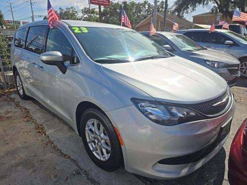 2023 Chrysler, dovoz USA — foto 3 z 9