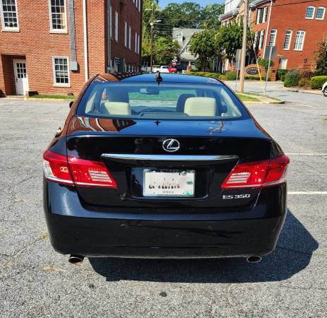 2012 Lexus, dovoz USA — foto 5 z 12