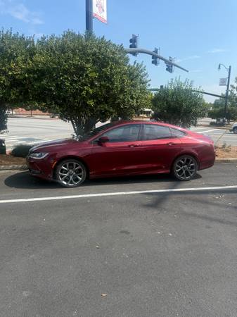 2015 Chrysler, dovoz USA — foto 1