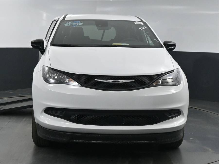 2025 Chrysler, dovoz USA — foto 2 z 6