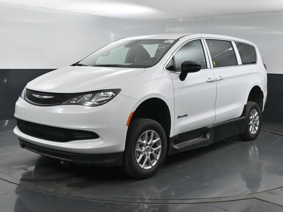 2025 Chrysler, dovoz USA — foto 3 z 6