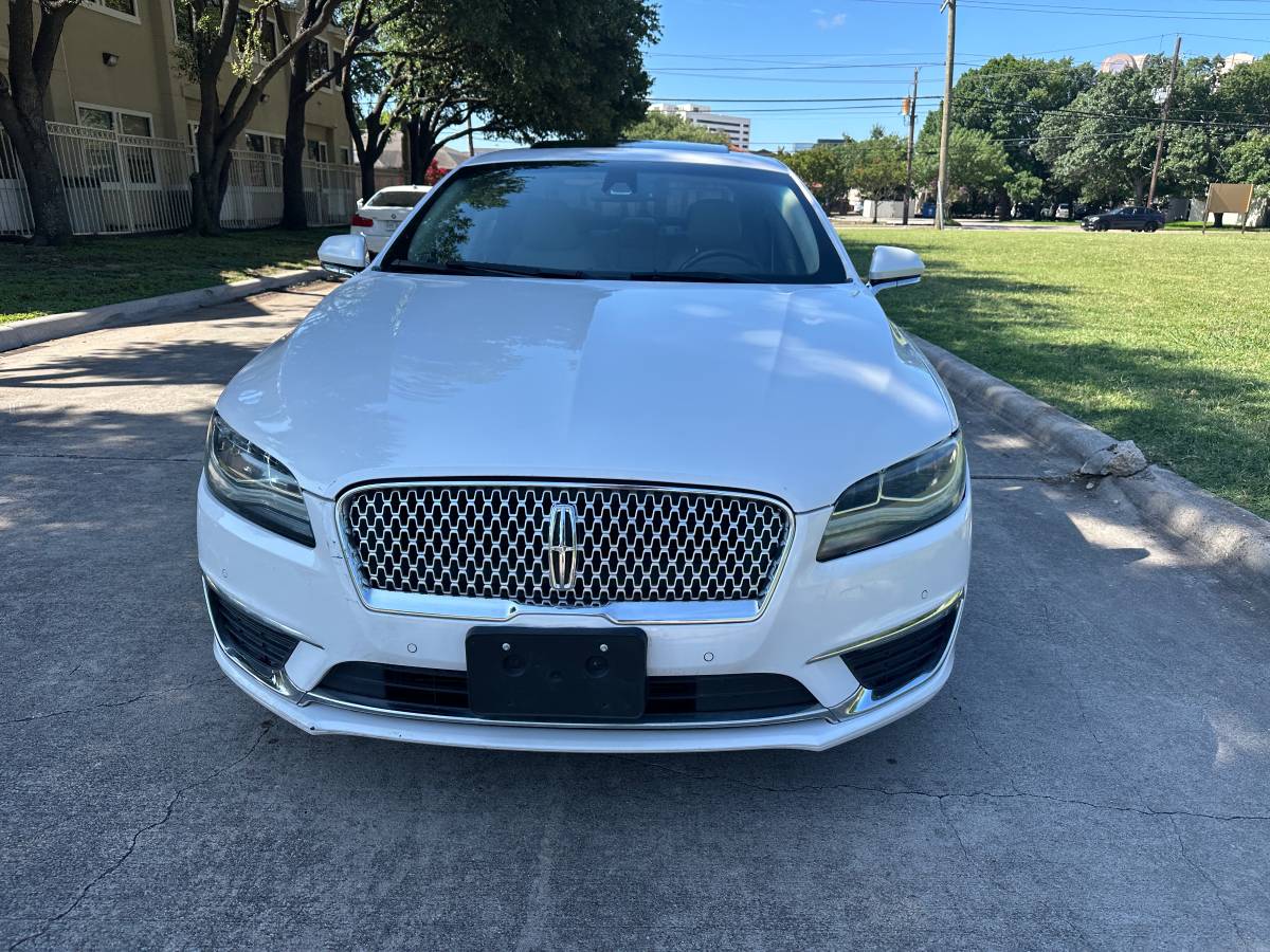 2017 Lincoln, dovoz USA — foto 2 z 12