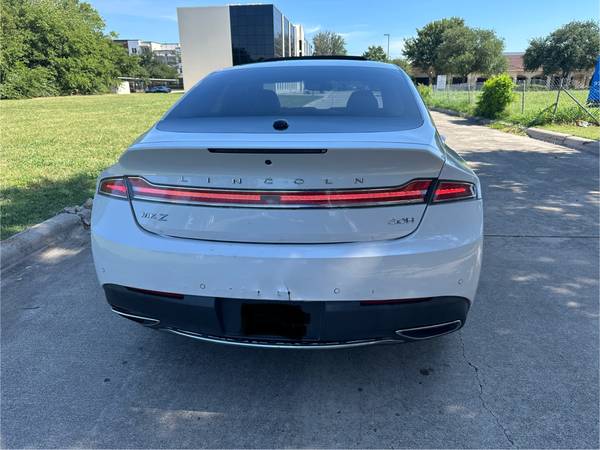 2017 Lincoln, dovoz USA — foto 6 z 12