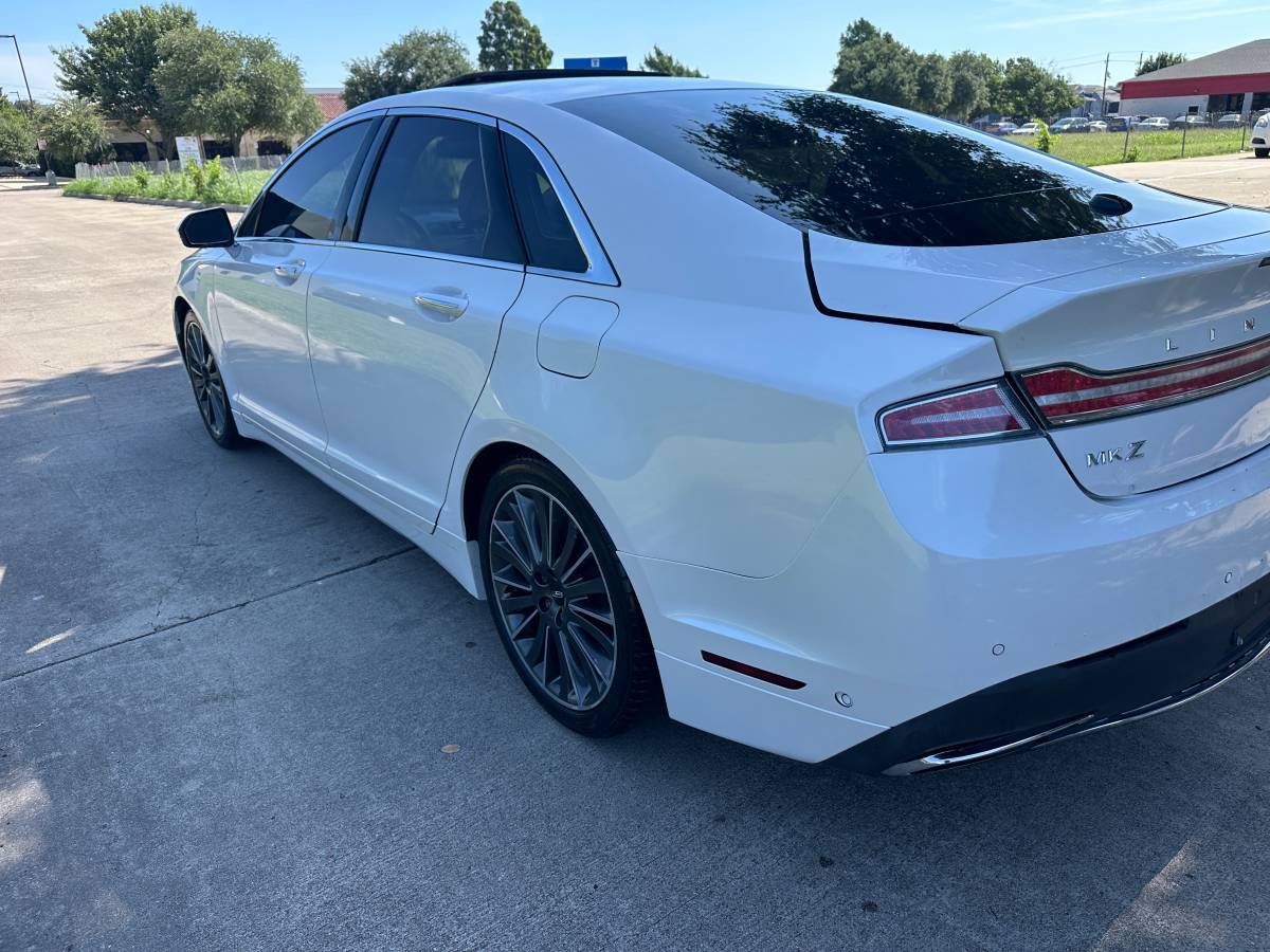 2017 Lincoln, dovoz USA — foto 7 z 12