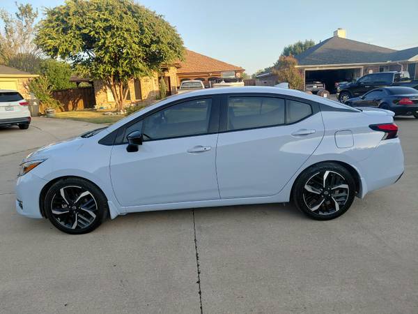 2023 Nissan, dovoz USA — foto 12 z 12
