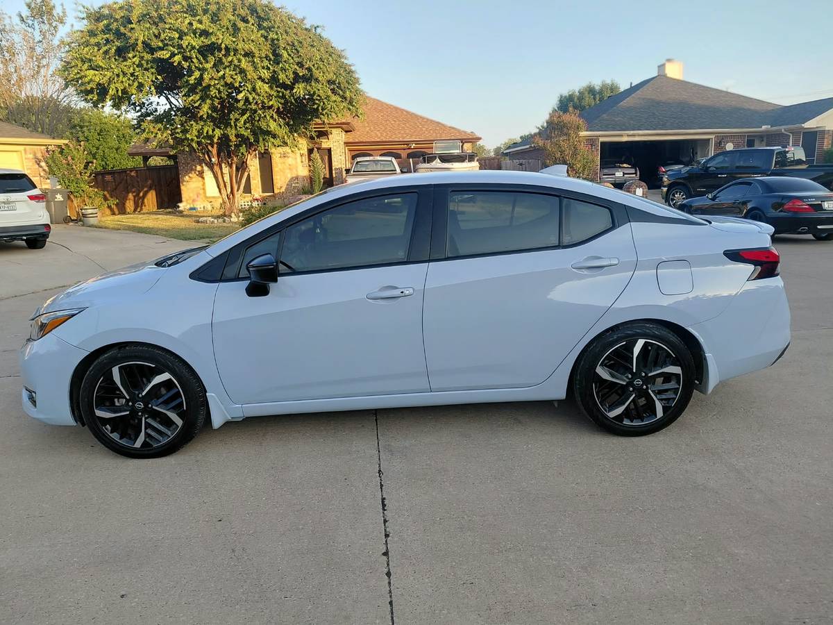 2023 Nissan, dovoz USA — foto 5 z 12