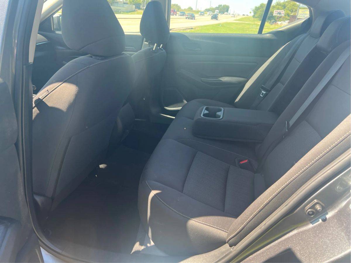 2023 Nissan, dovoz USA — foto 10 z 12