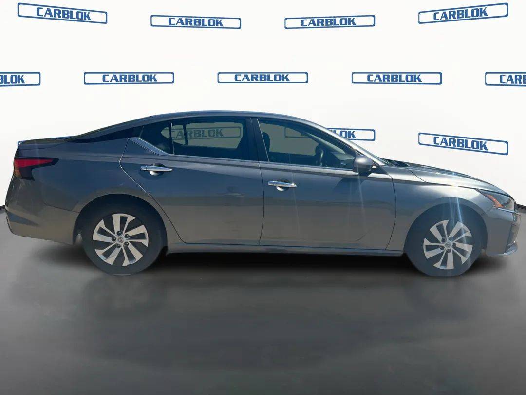 2023 Nissan, dovoz USA — foto 4 z 12