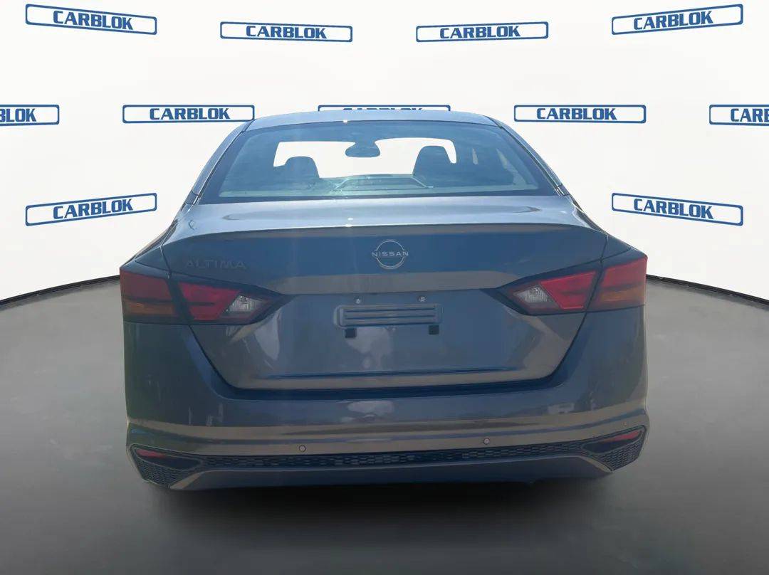 2023 Nissan, dovoz USA — foto 6 z 12