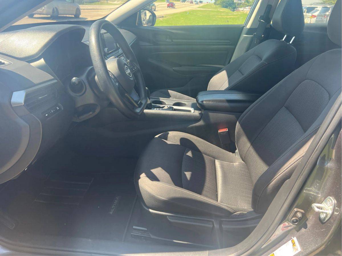 2023 Nissan, dovoz USA — foto 9 z 12