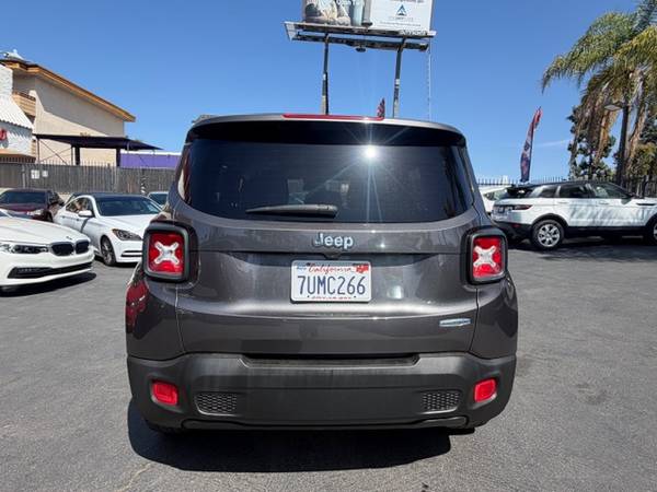2016 Jeep, dovoz USA — foto 12 z 12
