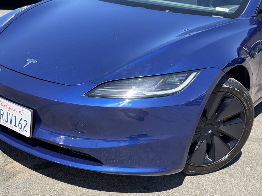 2025 Tesla, dovoz USA — foto 3 z 12