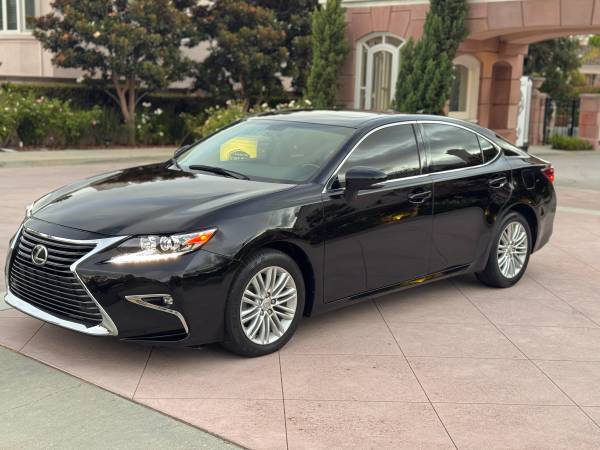 2016 Lexus, dovoz USA — foto 3 z 12