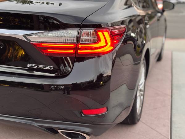 2016 Lexus, dovoz USA — foto 5 z 12