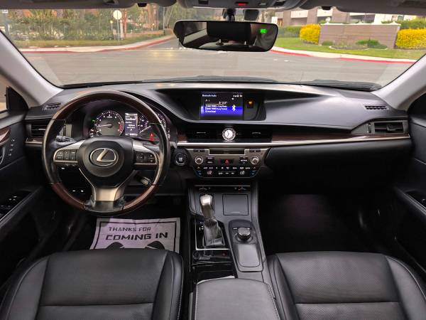2016 Lexus, dovoz USA — foto 7 z 12