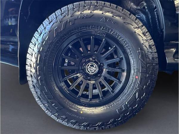 2017 Lexus, dovoz USA — foto 8 z 12