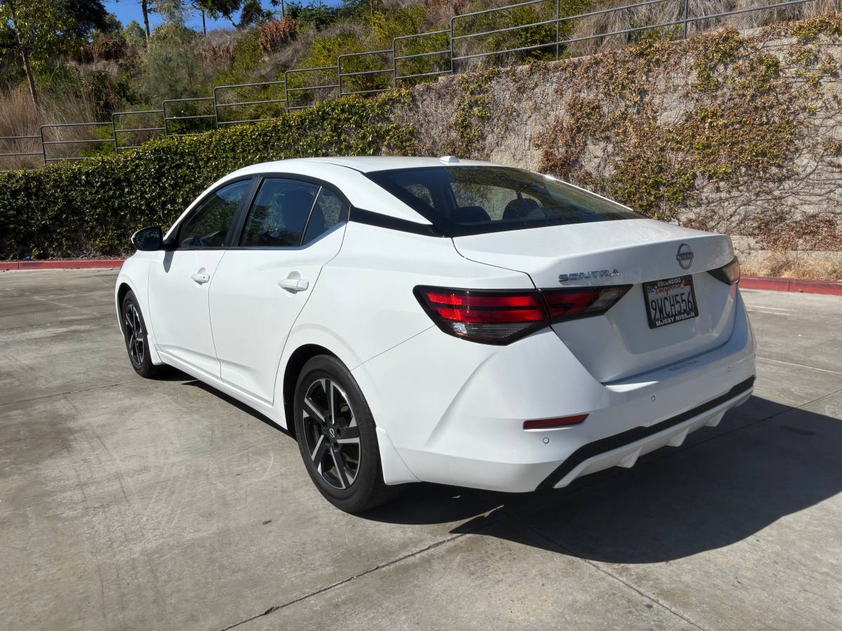 2025 Nissan, dovoz USA — foto 1