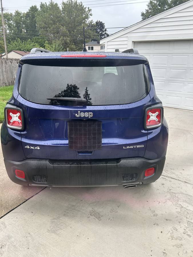 2021 Jeep, dovoz USA — foto 4 z 8