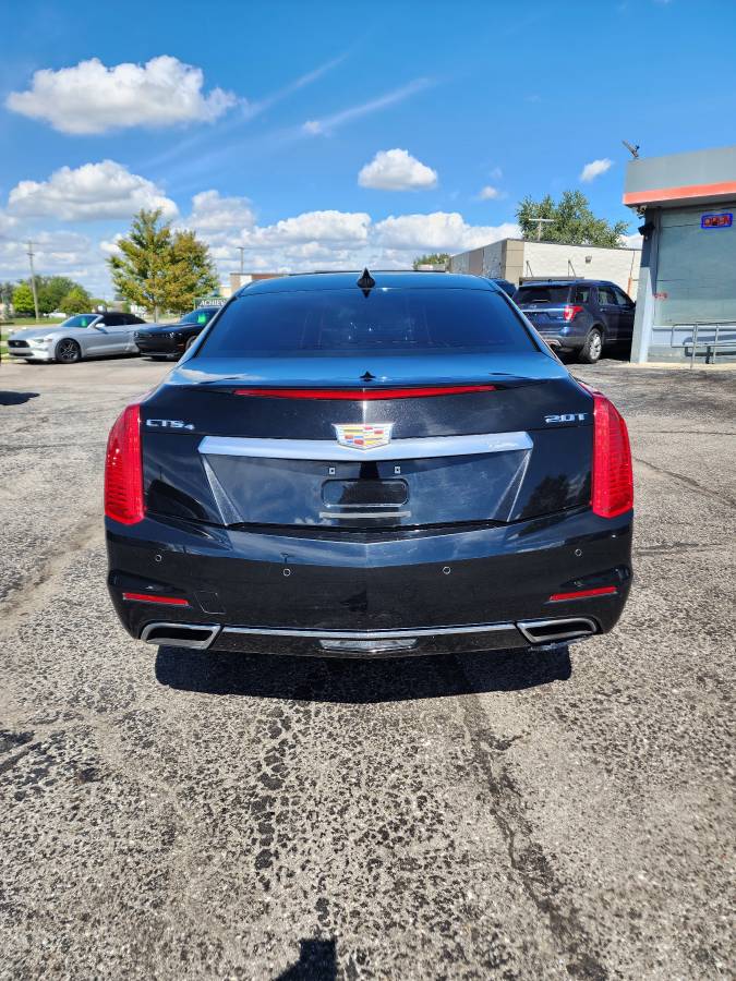 2016 Cadillac, dovoz USA — foto 11 z 12